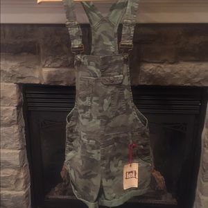 New w/tags Camo Overall shorts/ Shortalls